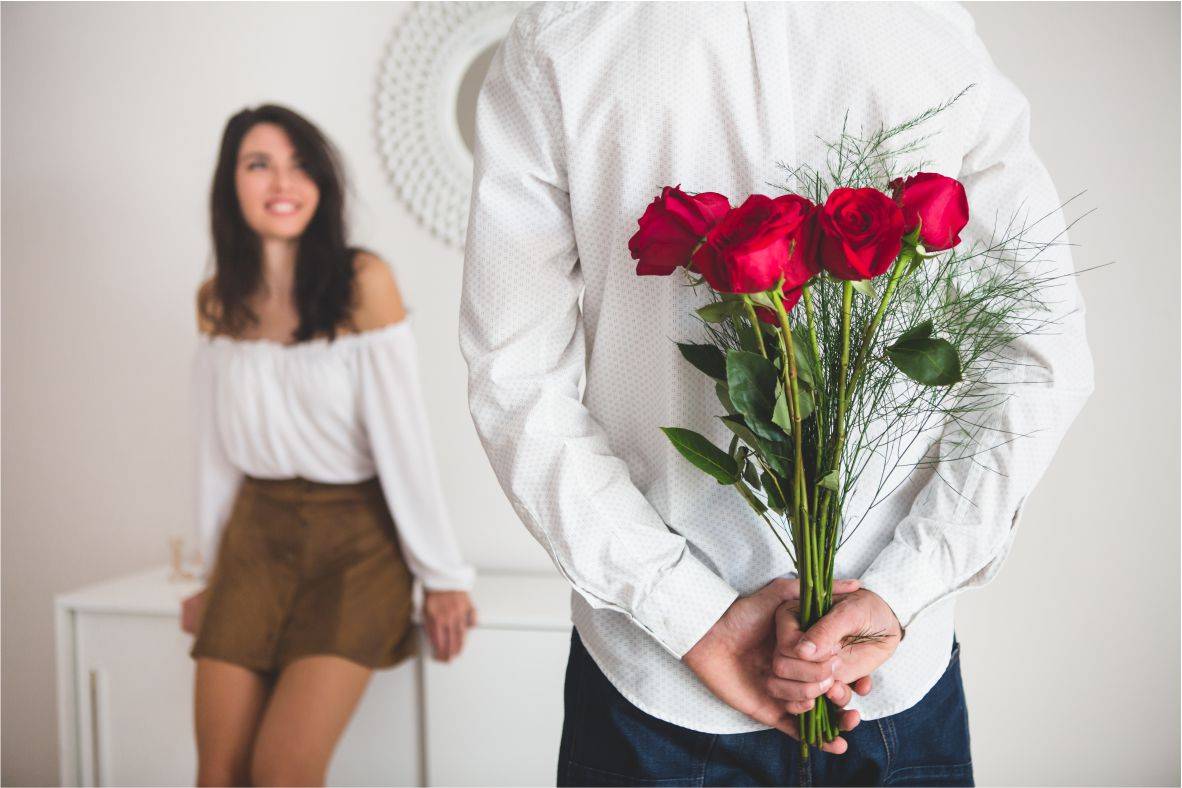 ᐉ почему мужчины дарят женщинам цветы. что означает, когда мужчина дарит цветы - mariya-mironova.ru