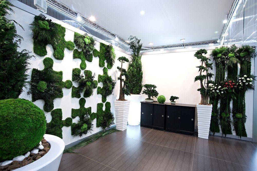 Зеленая стена из растений, искусственная трава в интерьере
 - 14 фото