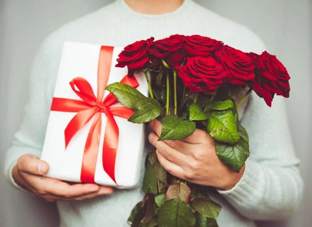 Какие цветы дарят мужчинам на праздники